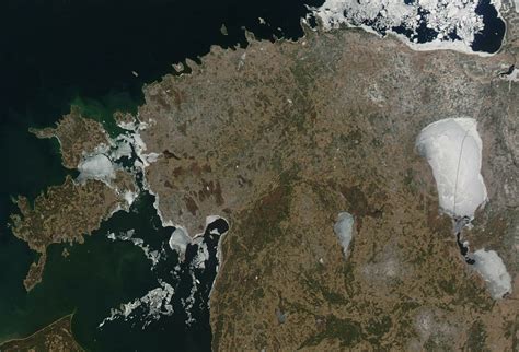 Pilt:Satellite image of Estonia in April 2004.jpg - Vikipeedia, vaba entsüklopeedia