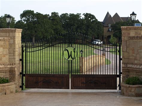 Gates Entrances Texas Ranch Style Hill Country Village Entrance Gate ...