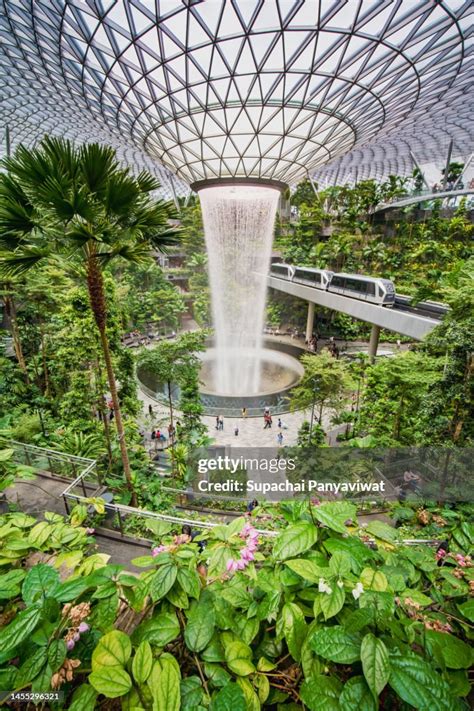 Hsbc Rain Vortex In Jewel Changi Airport Singapore High-Res Stock Photo ...