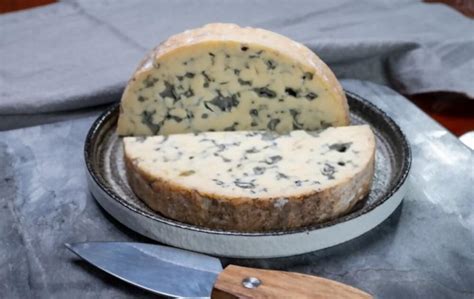 What Does Blue Cheese Taste Like? Does Blue Cheese Taste Good? | Eat ...