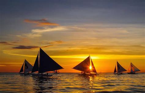 Paraw Sunset Sailing 4 Pax – Boracay Activities | ViajeRoyale.com