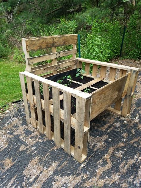 Pallet raised garden bed