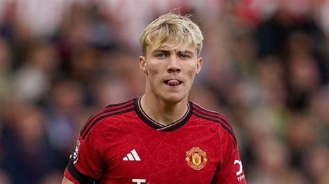 Rasmus Hojlund compared to Man Utd legend, but one trait could make him ...