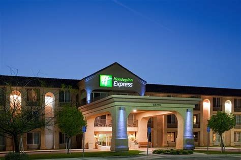 Holiday Inn Express Lancaster $99 ($̶1̶1̶9̶) - UPDATED 2018 Prices & Hotel Reviews - CA ...