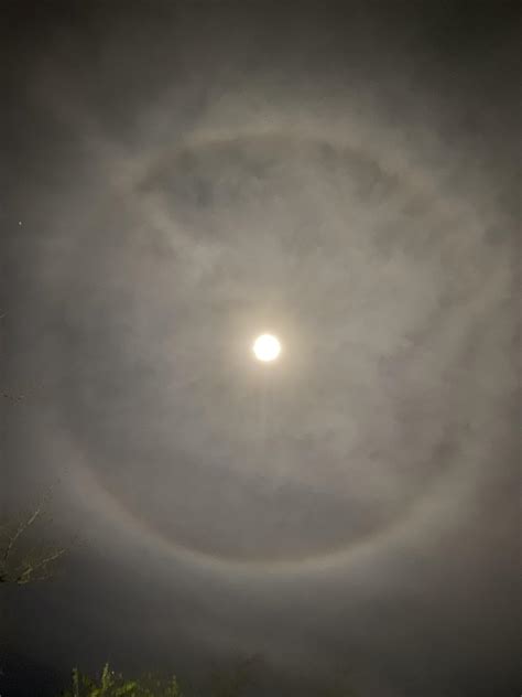 A lunar halo : r/mildlyinteresting