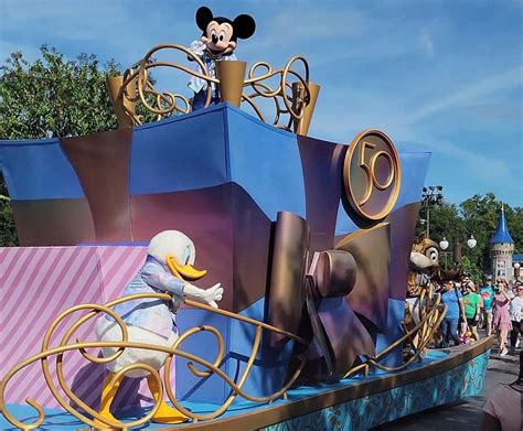 A Child Ran Onto a Parade Float at Walt Disney World The DIS