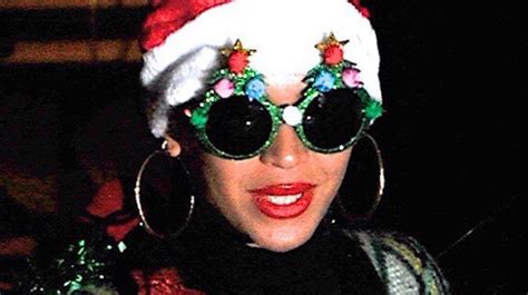 Beyonce Dresses Up Like A Christmas Tree, Takes Holiday Outfits To Next ...