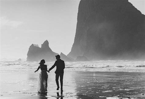 Cannon Beach, Oregon Elopement — ROMANTIC, MOODY, & ELEGANT WEDDING AND ENGAGEMENT PHOTOGRAPHY ...