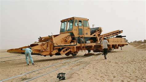 Plasser & Theurer: Machine - Sand removal machine: SRM 500