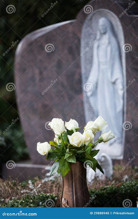 Roses On A Grave Royalty Free Stock Photos - Image: 29888948