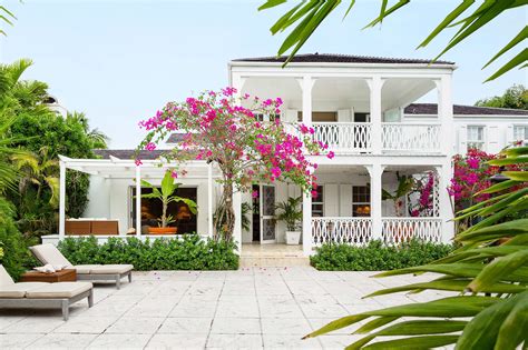 Inside India Hicks' Heavenly Bahamas Home via @MyDomaineAU | Caribbean homes, Tropical houses ...