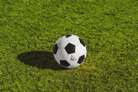 How Soccer Balls Changed Through History | Sporting Sights