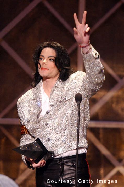 Michael Jackson At American Music Awards 2002 - Michael Jackson Official Site