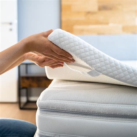 Mattress Pads vs. Mattress Toppers: What's the Difference?