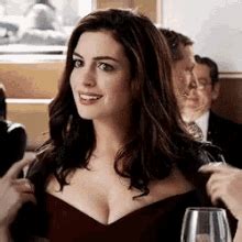 Anne Hathaway Gif GIFs | Tenor