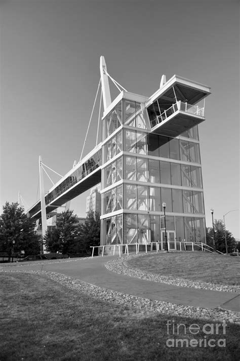 Davenport Skybridge in Iowa by Ian Evan