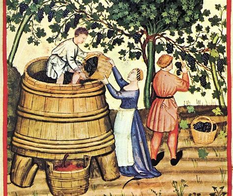 Antique Italian wine press: a symbol of the wine world | Naturalvine