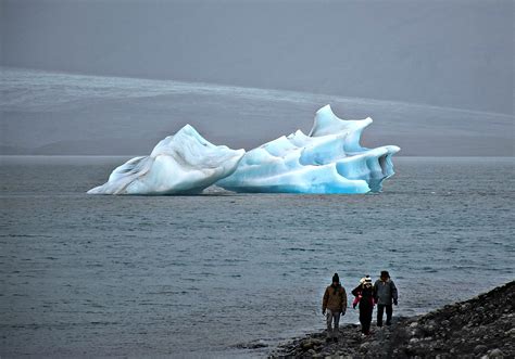 THE GLACIER LAGOON IN ICELAND: A BEAUTIFUL CONTRADICTION - Travel Bliss Now