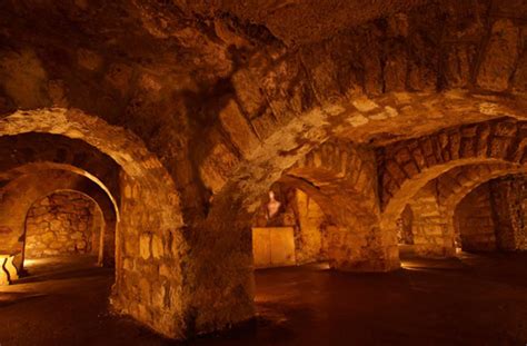 The Labyrinth of Buda Castle: Caves Inexplicably Evacuated by Police | Ancient Origins