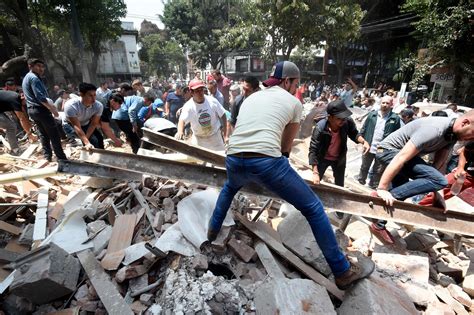 Un fuerte terremoto sacude México; hay un centenar de muertos – Español