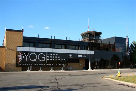 File:Windsor Airport 1.JPG - Wikimedia Commons