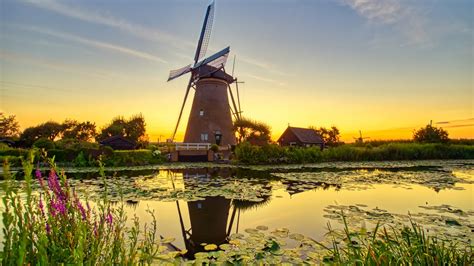 Encore: Exploring the famous windmills of Kinderdijk | Viking.TV