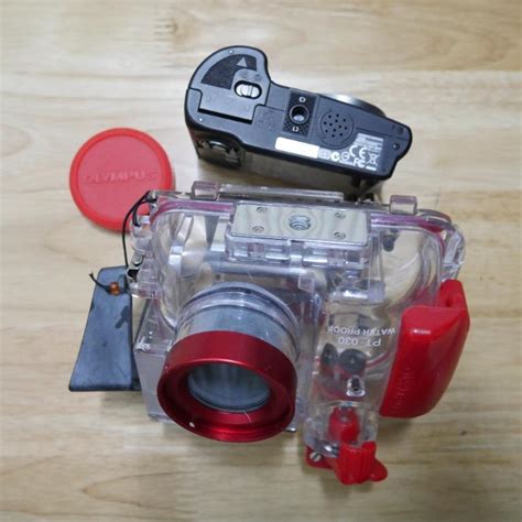 OLYMPUS UNDERWATER CAMERA (WITH HOUSING), Photography, Cameras on Carousell