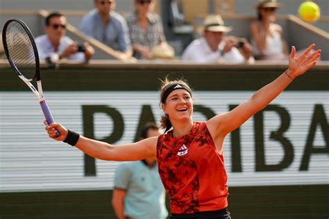 Karolina Muchova upsets Aryna Sabalenka to reach French Open final