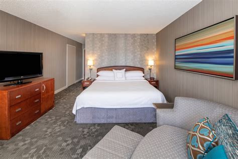 Oakland Airport Hotels - Photos | Courtyard Oakland Airport