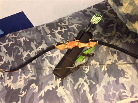 Green Arrow Season 1 Bow and Quiver - Perfect for Archery Enthusiasts