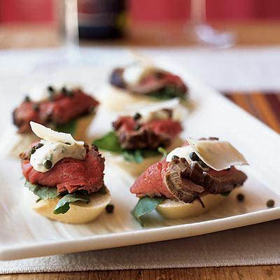 foodvee :: Seared Beef Tenderloin Mini Sandwiches