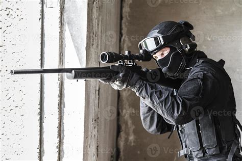 police officer SWAT in action 1027263 Stock Photo at Vecteezy