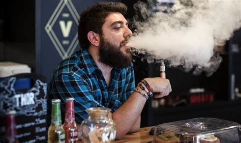 Vaping lung disease: Can vaping cause lung disease? US links 120 cases ...