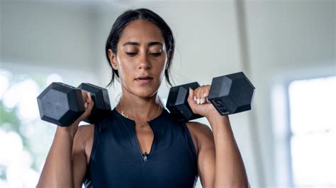 Two dumbbells and these four strength supersets for fast full-body workout