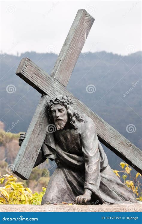 Sculpture of Christ Carrying the Cross Editorial Photography - Image of christ, colonial: 39123792