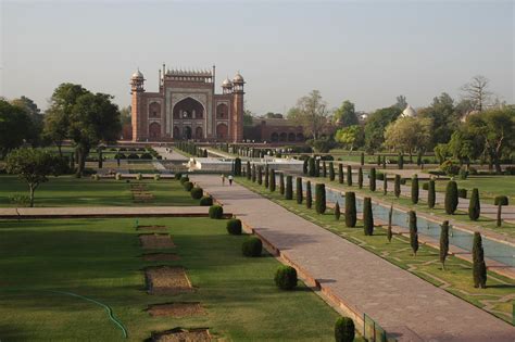 Paisley Curtain: Taj Mahal (interior and gardens)