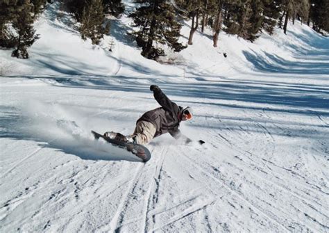 The 4 types of snowboard shapes, explained - The Manual