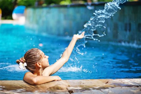 What is The Ideal Temperature For a Commercial Swimming Pool? - AquaCal ...
