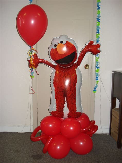 Elmo balloon sculpture www.balloonatics.info | Balloon decorations, Balloon sculptures, Balloons