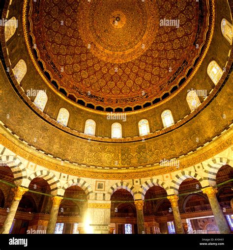 Interior of the Dome of the Rock, Jerusalem Stock Photo: 9687392 - Alamy