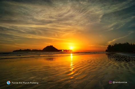 Jelajah Nagari Awak: 4 Pantai untuk Berburu Sunset Indah di Kota Padang