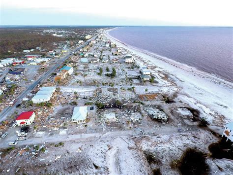 Hurricane survivors wander debris, search for the missing - Hawaii Tribune-Herald