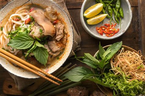 Pho vs Bun Bo Hue - What's the Difference?