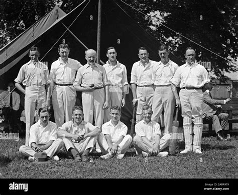 Cricket team 1930s hi-res stock photography and images - Alamy