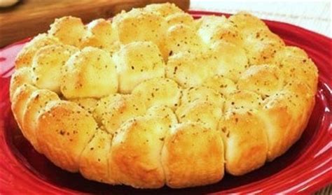 PILLSBURY GRANDS PULL APART GARLIC BREAD http://cookingbymary.wordpress ...