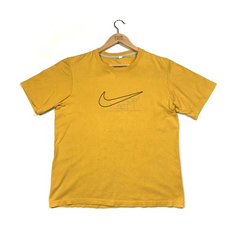 Nike Big Swoosh T-Shirt - Yellow - M - TMC Vintage - Vintage Clothing