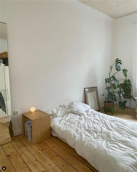 minimalistic white bedroom | Minimalist bedroom, Small room bedroom ...