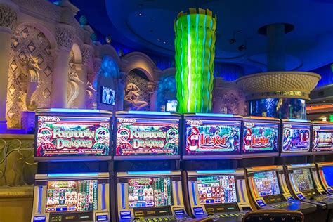 Beginner's Guide to Las Vegas Gambling: Tips & Games