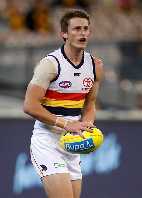 Star Crow in no doubt despite fractured hand - AFL.com.au