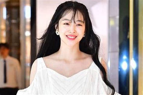 Cyber-bullied K-pop star Sulli found dead at her home | ABS-CBN News